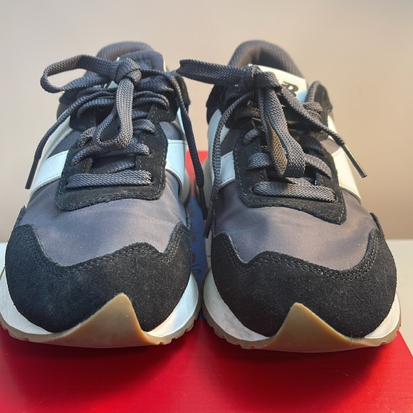 New Balance shoes - Picture 4 of 7